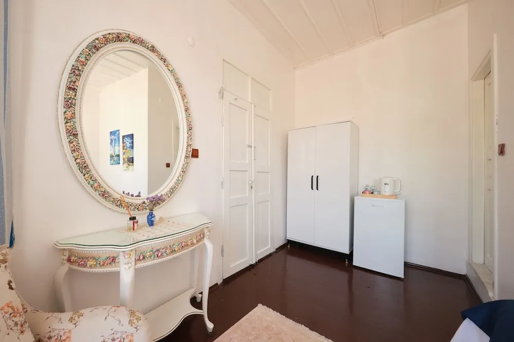 Deluxe Room with City View, 2. Floor, Non Smoking, Private Bathroom, No. 6