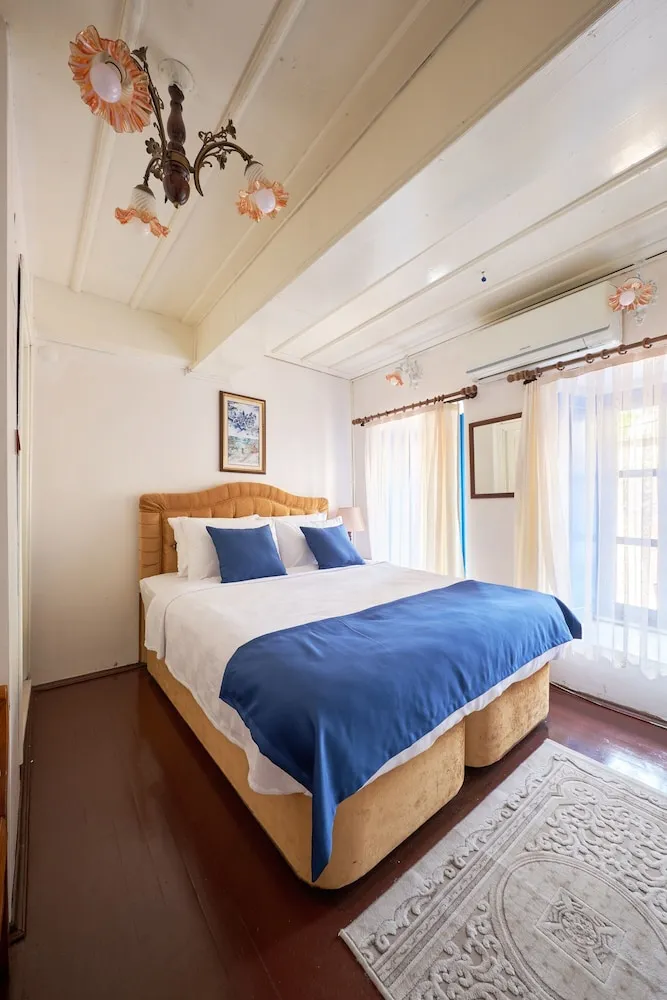 Standard Room with Street View, 1. Floor, Non Smoking, Private Bathroom, No. 1