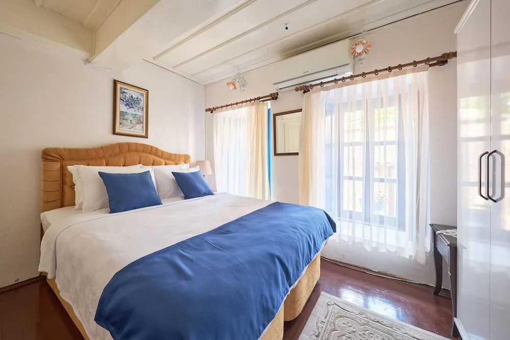 Standard Room with Street View, 1. Floor, Non Smoking, Private Bathroom, No. 1