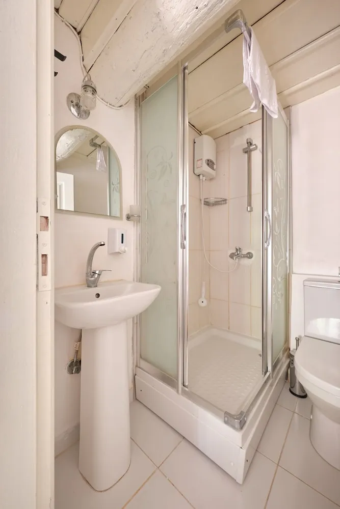 Standard Room with Street View, 1. Floor, Non Smoking, Private Bathroom, No. 1