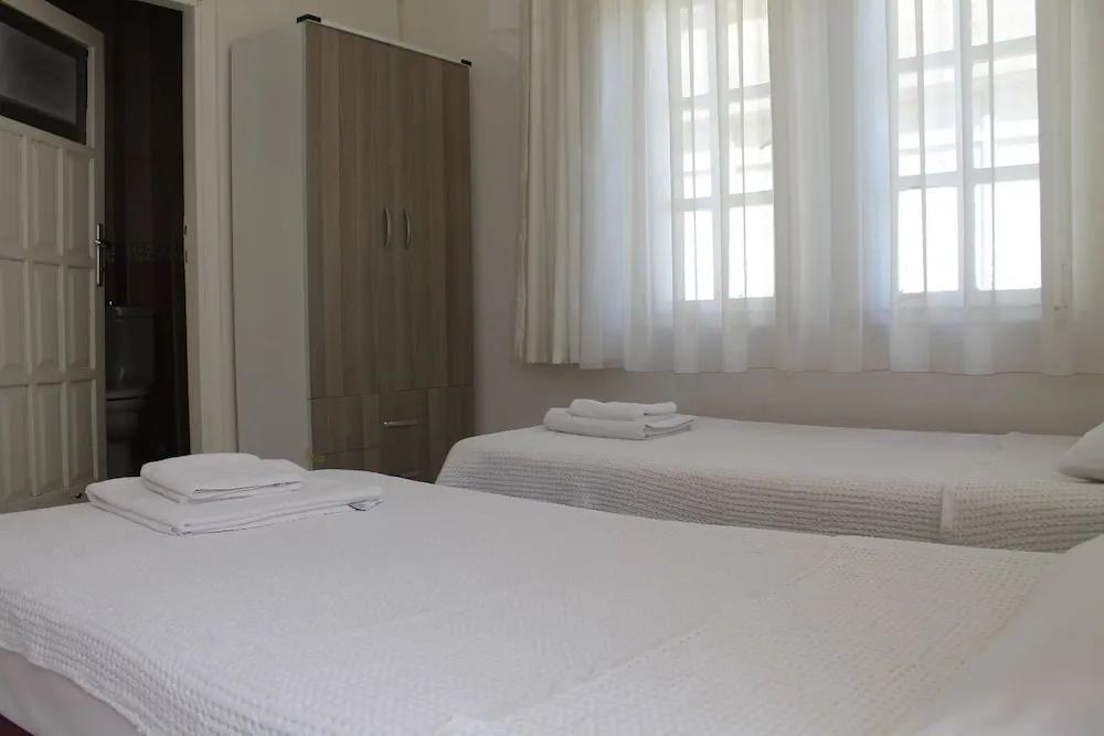 Basic Üç Kişilik Oda, 3 Tek Kişilik Yatak