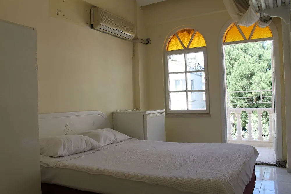 Basic Tek Büyük Yataklı Oda, 1 Büyük (Queen) Boy Yatak