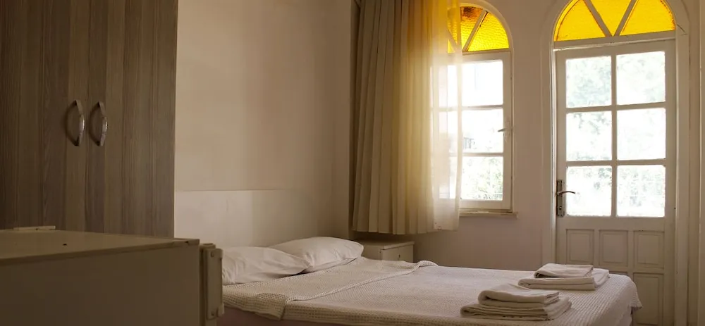 Basic Tek Büyük Yataklı Oda, 1 Büyük (Queen) Boy Yatak