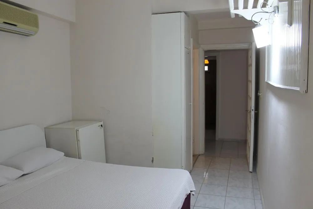 Basic Tek Büyük Yataklı Oda, 1 Büyük (Queen) Boy Yatak