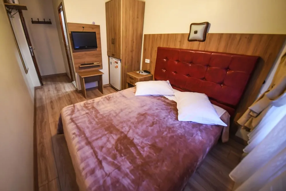 Comfort Tek Büyük veya İki Ayrı Yataklı Oda