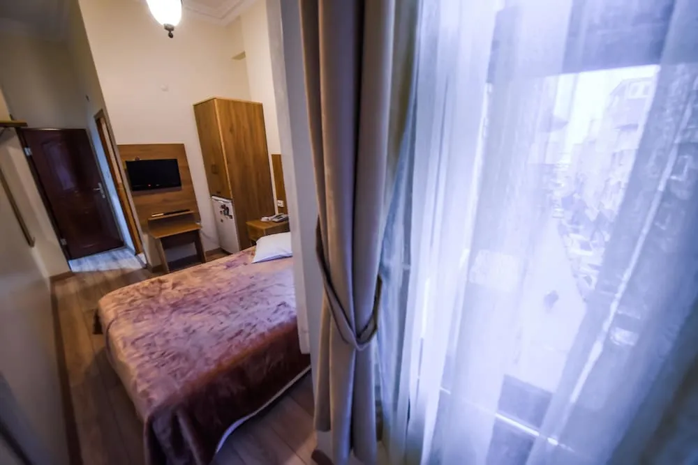 Comfort Tek Büyük veya İki Ayrı Yataklı Oda