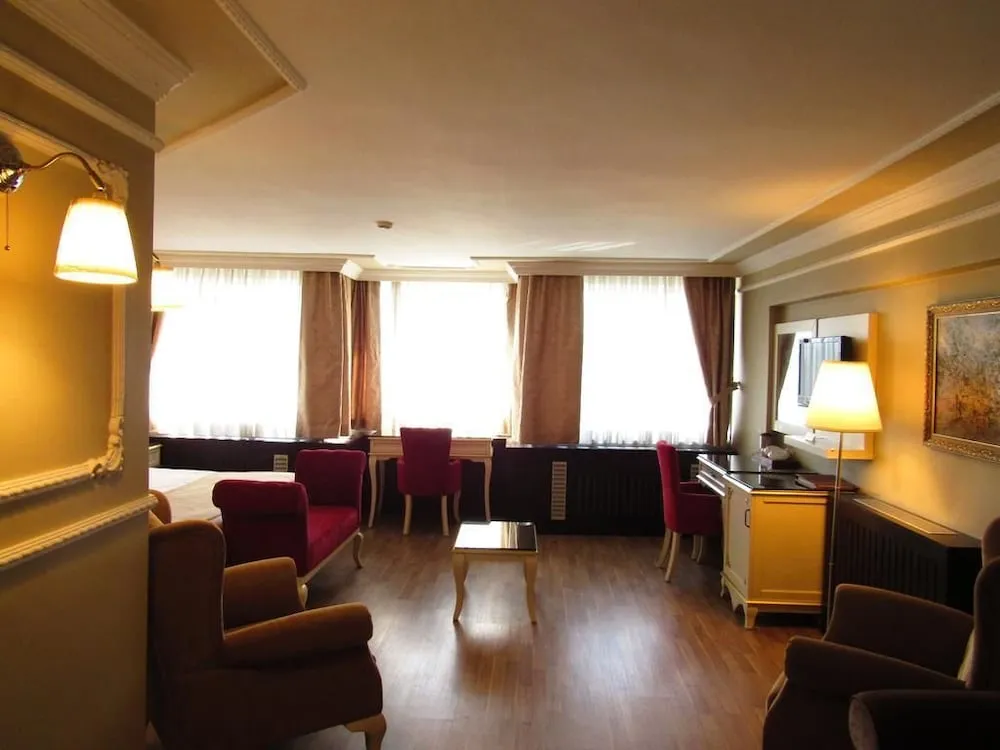 Deluxe Tek Büyük Yataklı Oda