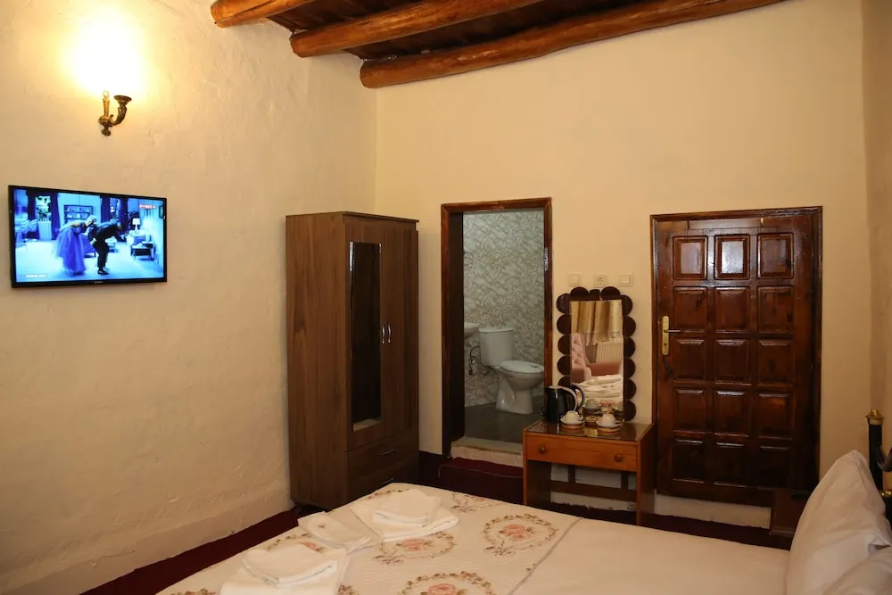 Traditional Tek Büyük Yataklı Oda