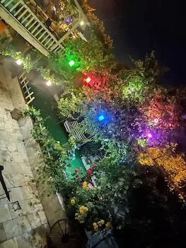 Unicorn Cave Hotel