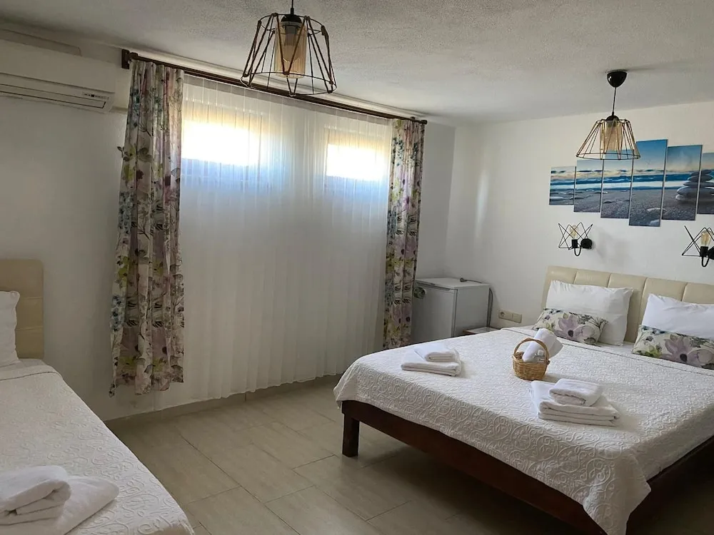 Ekonomi Üç Kişilik Oda, Bodrum Kat