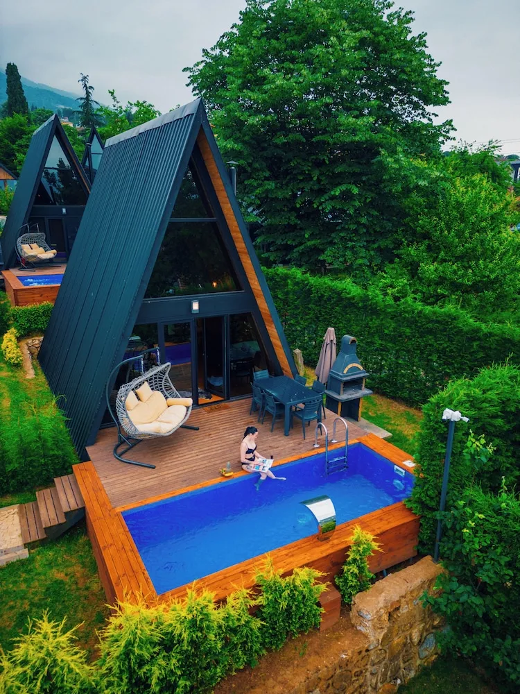 Luxury Oda