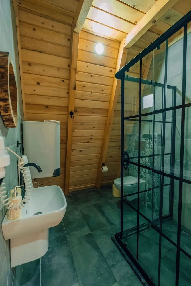 Luxury Oda