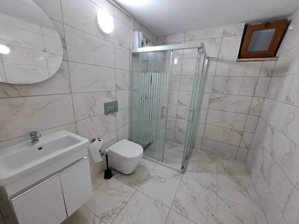 Economy Üç Kişilik Bodrum Kat Oda
