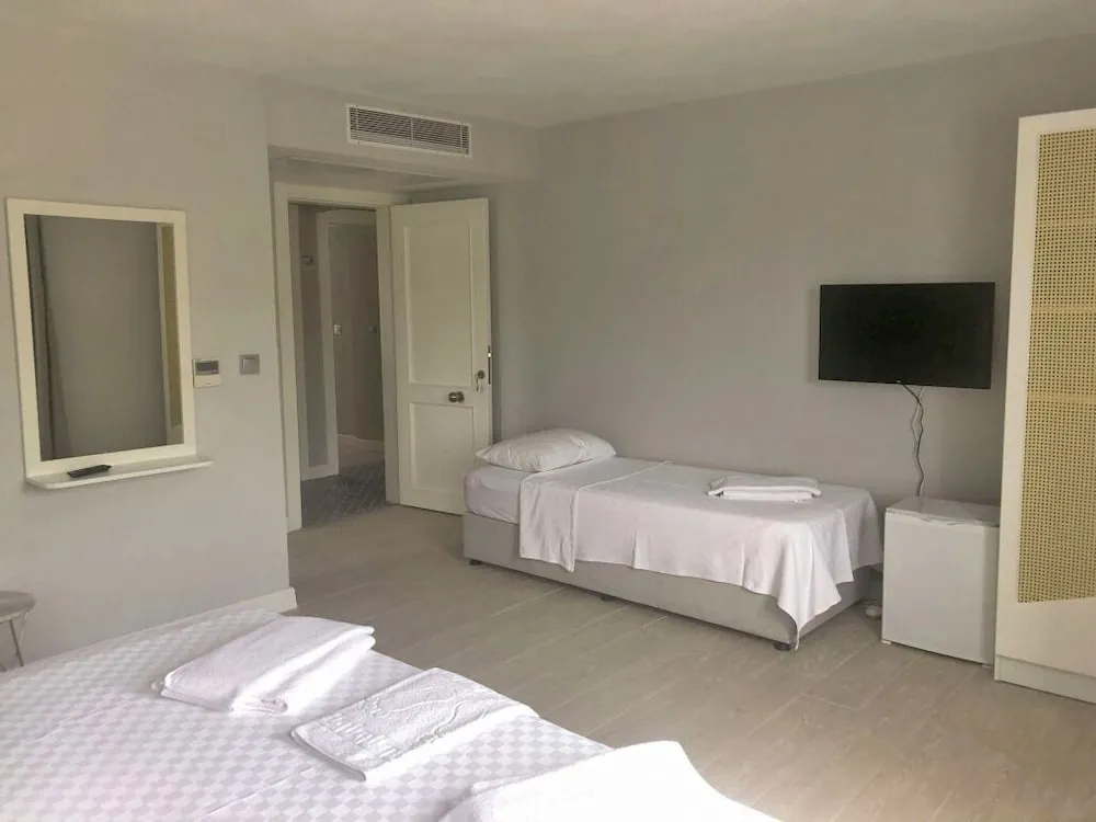 Deluxe Üç Kişilik Oda, Bahçe Manzaralı