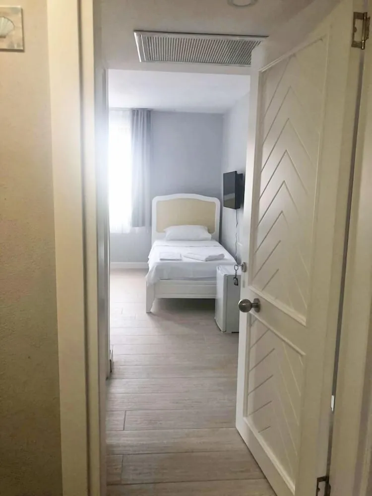 Comfort Üç Kişilik Oda, Bahçe Manzaralı