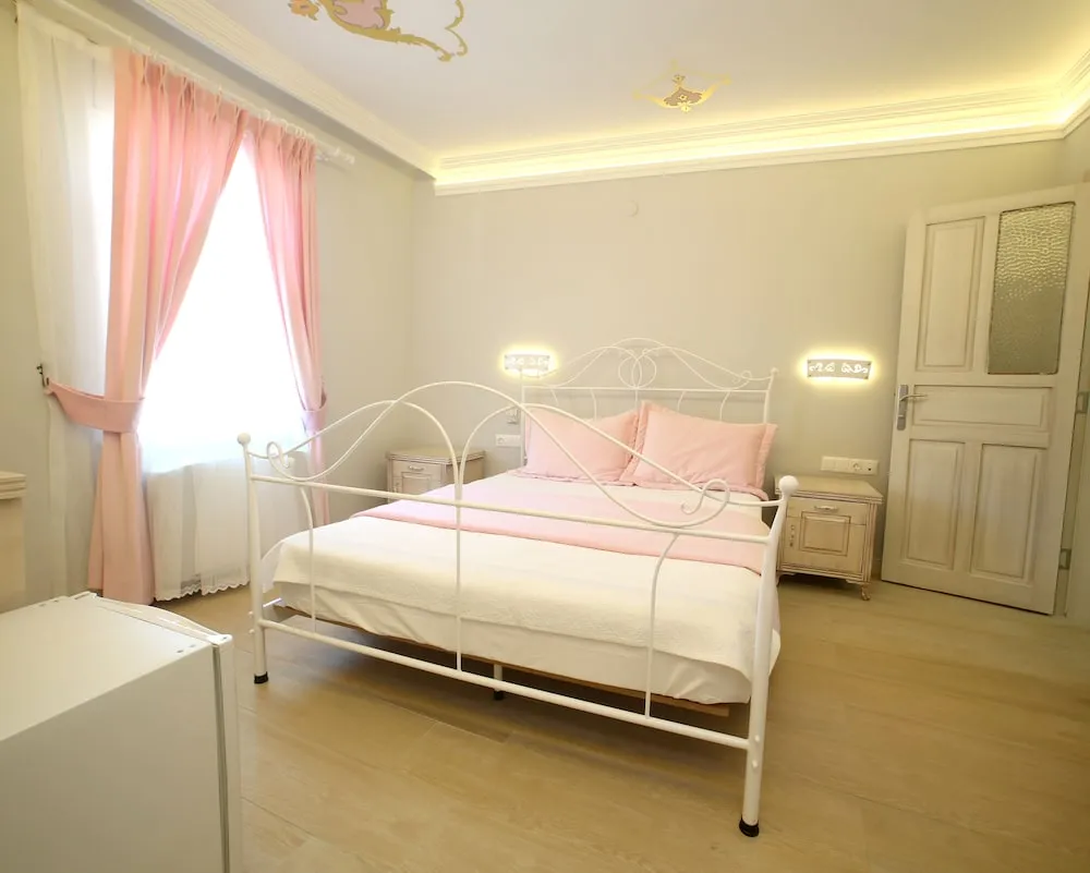 Standard Oda, 1 Büyük (Queen) Boy Yatak, Sigara İçilmez