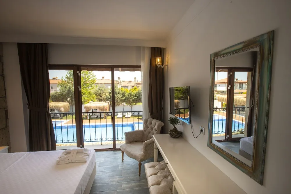 Deluxe Tek Büyük Yataklı Oda, 1 En Büyük (King) Boy Yatak, Balkon, Havuz Manzaralı