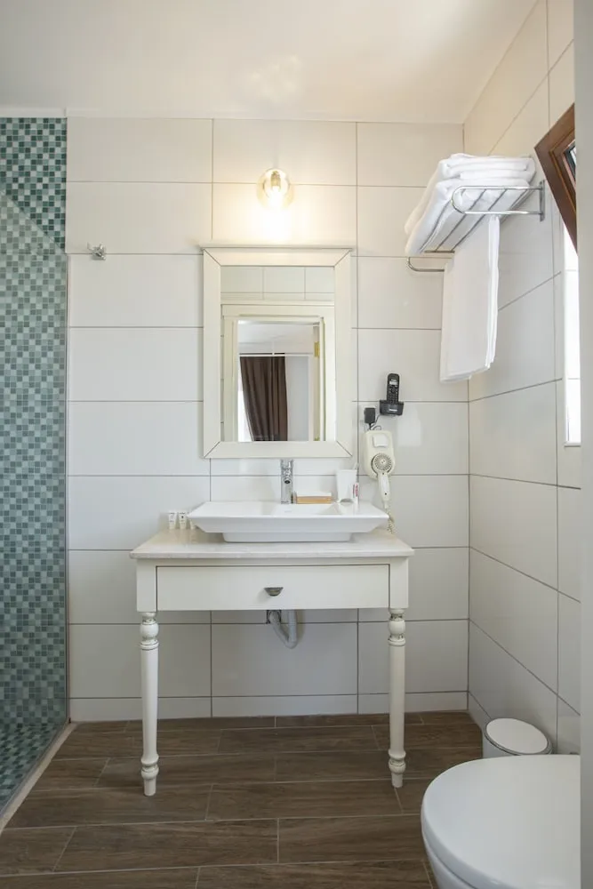 Deluxe Tek Büyük Yataklı Oda, 1 En Büyük (King) Boy Yatak, Balkon, Havuz Manzaralı