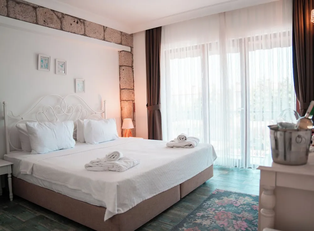 Deluxe Tek Büyük Yataklı Oda, Bahçe Manzaralı