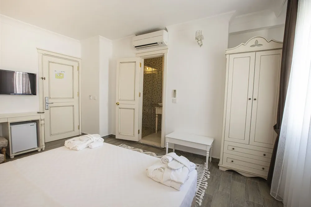 Deluxe Tek Büyük Yataklı Oda, Bahçe Manzaralı