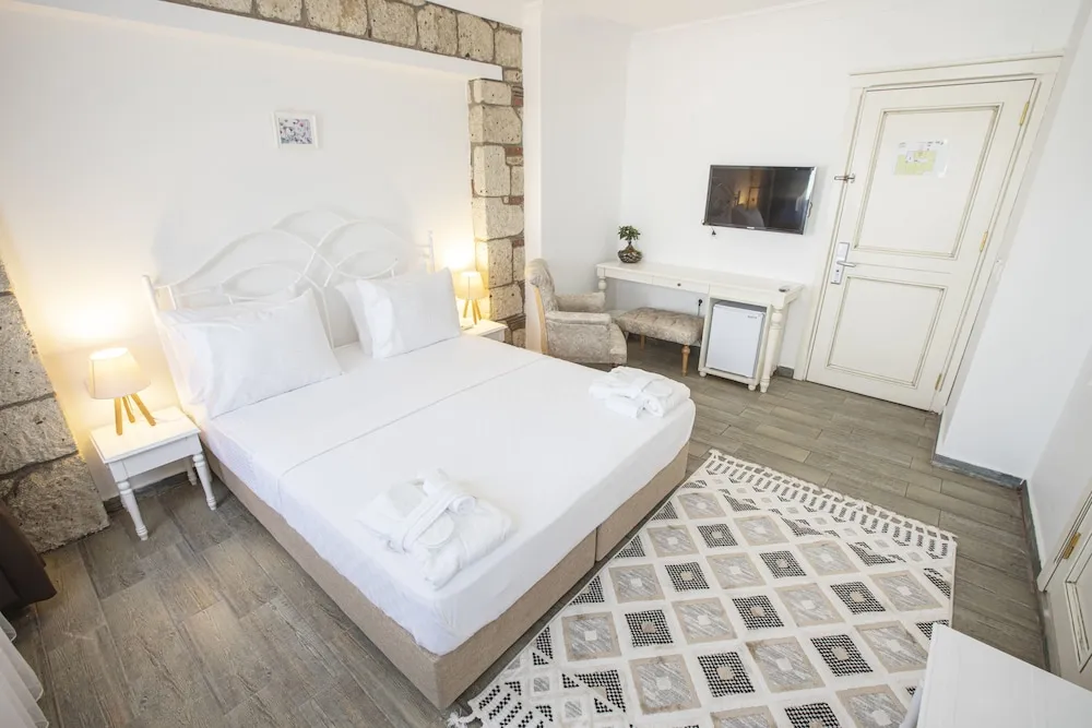 Deluxe Tek Büyük Yataklı Oda, Bahçe Manzaralı