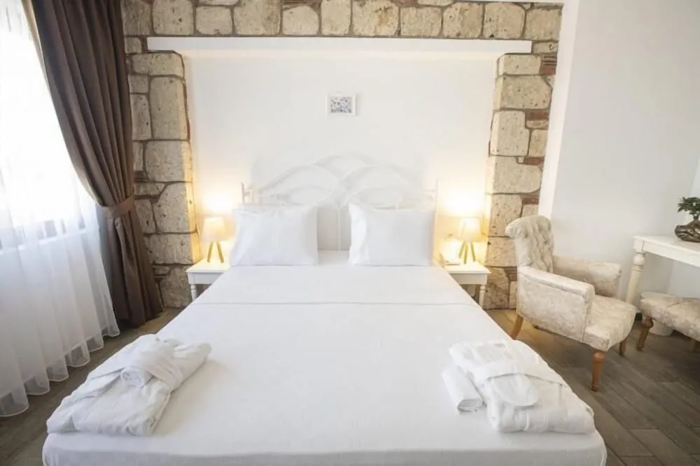 Junior Tek Büyük Yataklı Oda, Balkon, Bahçe Manzaralı