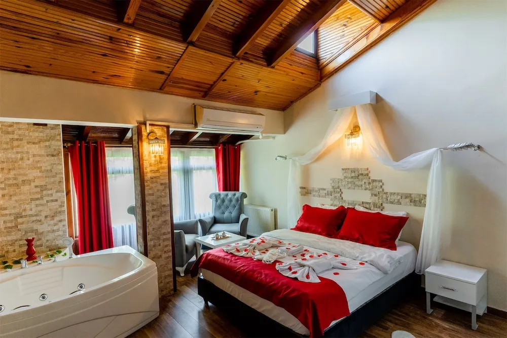 DELUXE JAKUZILI SOMINELI ODA