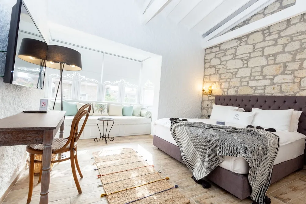 Double Room with Bay Window