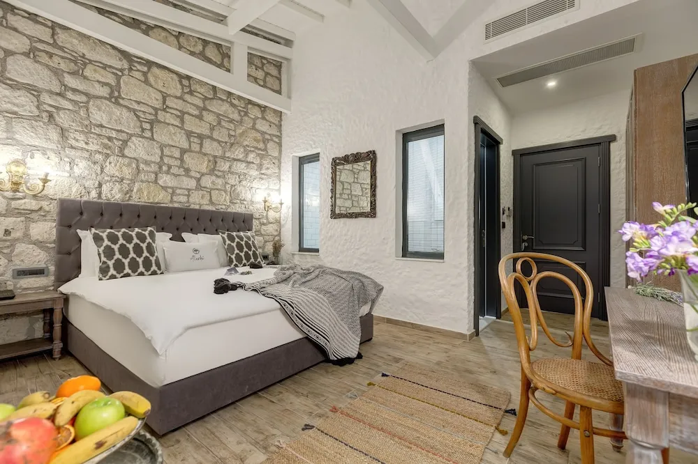 Double Room with Bay Window