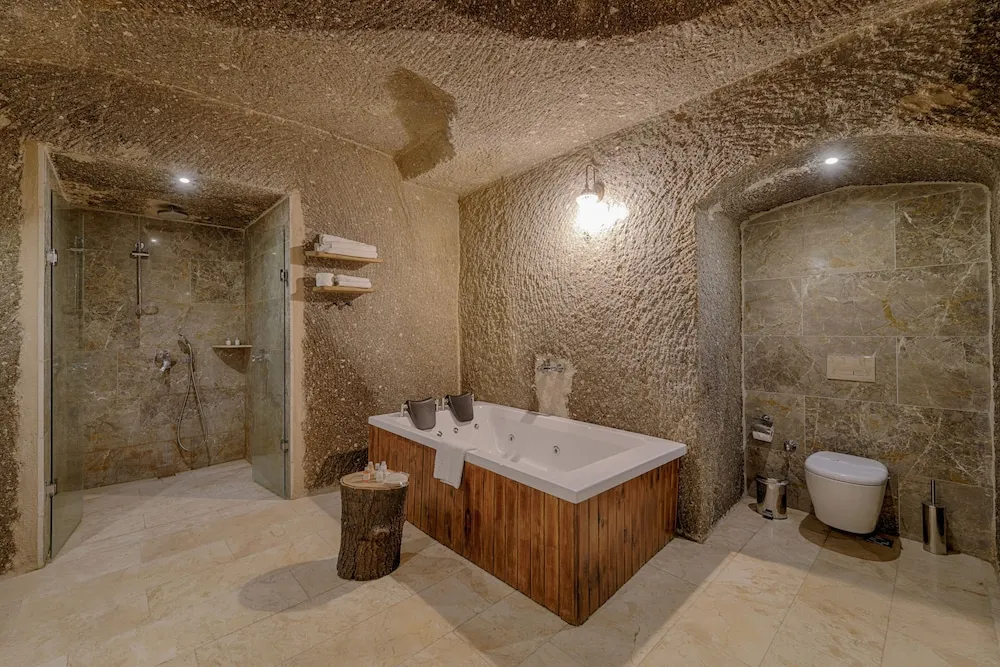 Honeymoon Cave Suite Room