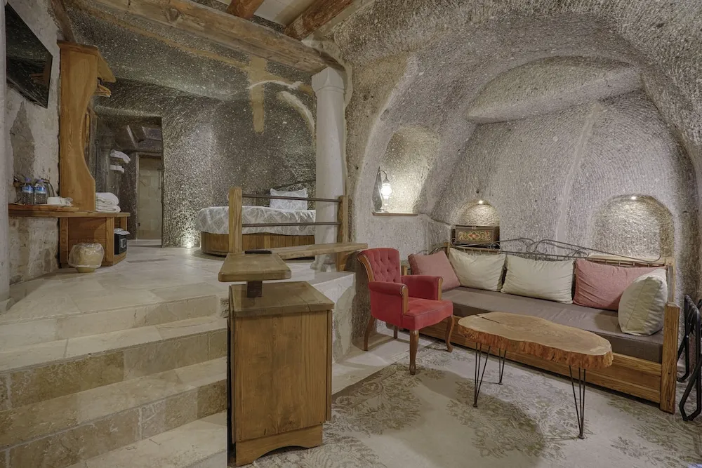Honeymoon Cave Suite Room