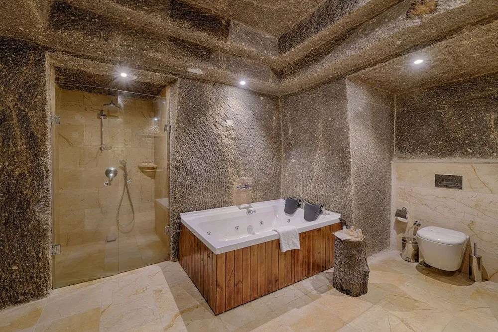 Honeymoon Cave Suite Room