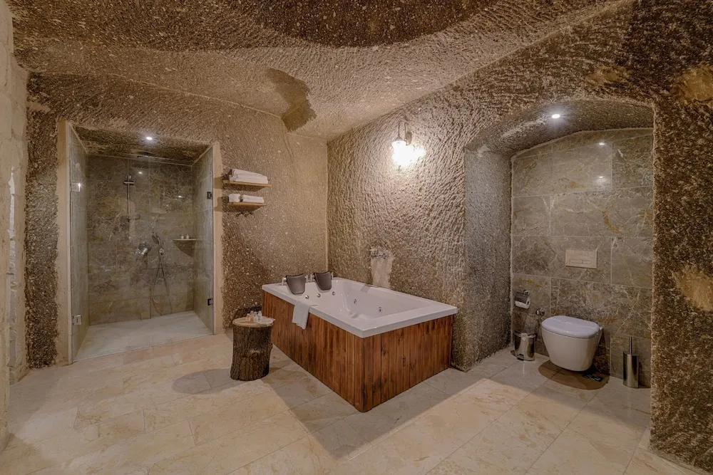 Honeymoon Cave Suite Room