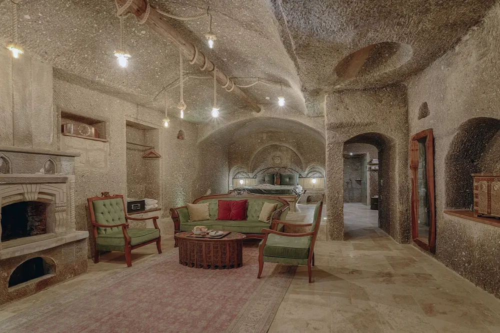 Honeymoon Cave Suite Room