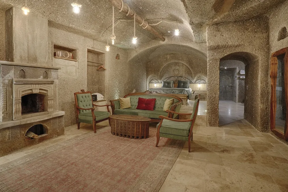 Honeymoon Cave Suite Room
