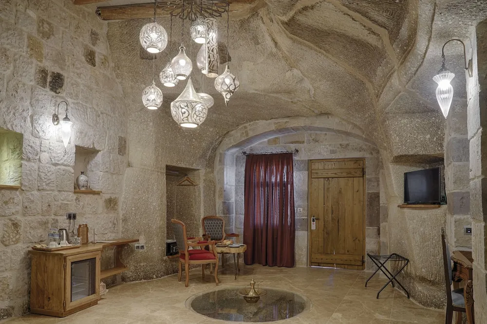 Honeymoon Cave Suite Room