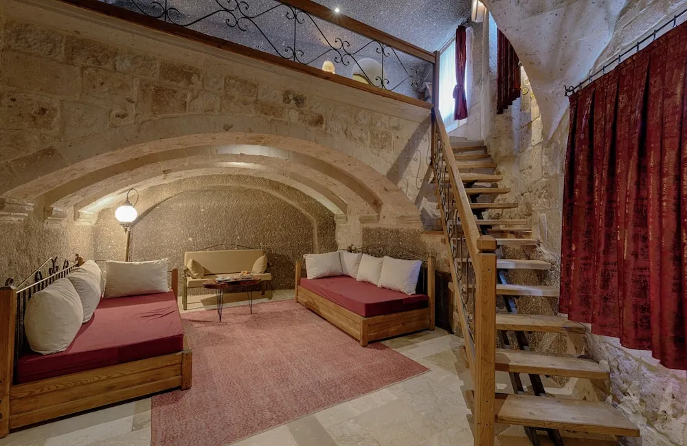 King Cave Suite Room