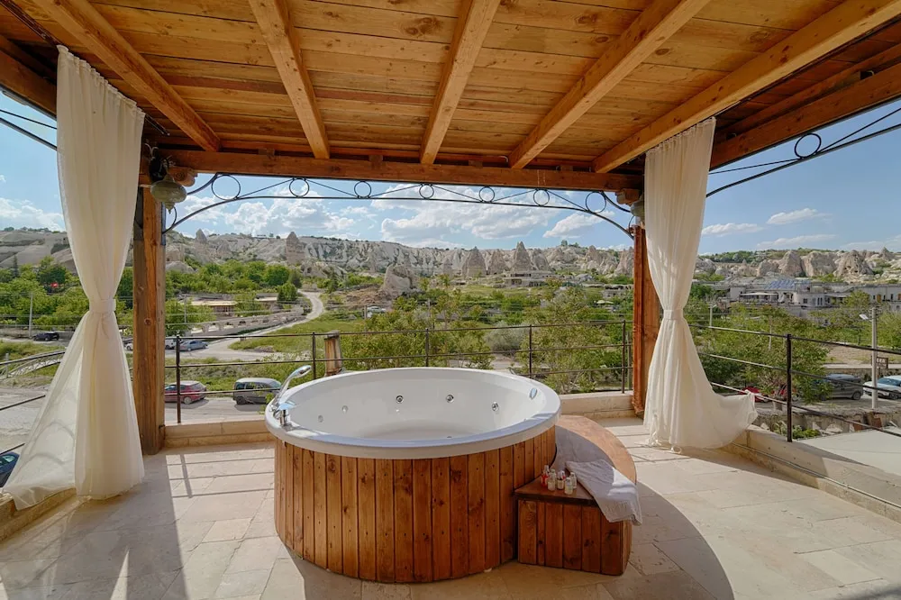 King Cave Suite Room