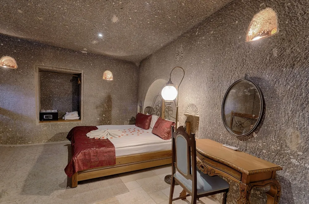 King Cave Suite Room