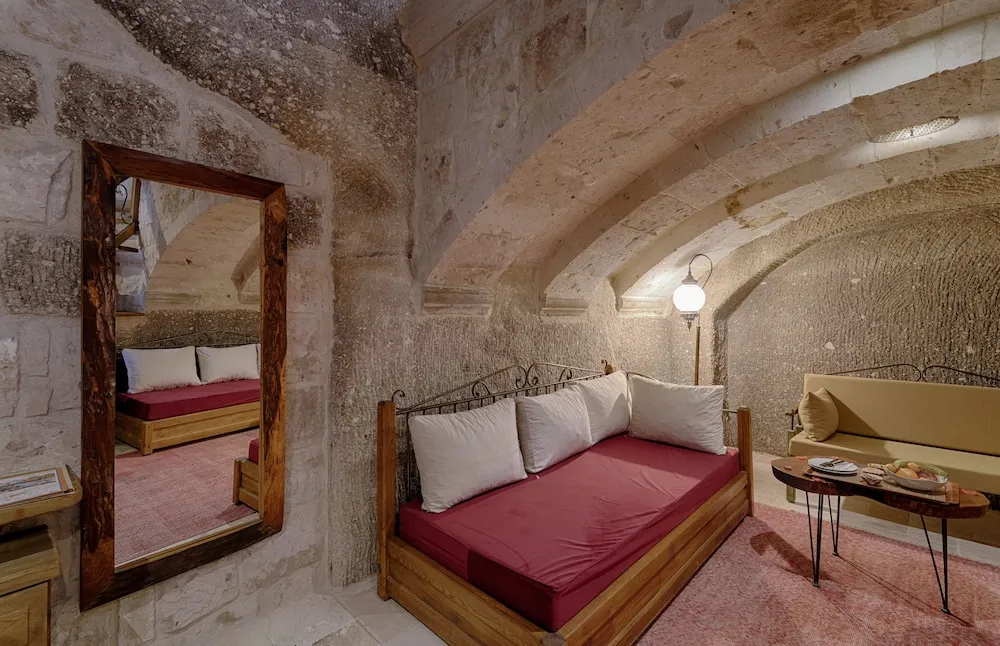King Cave Suite Room
