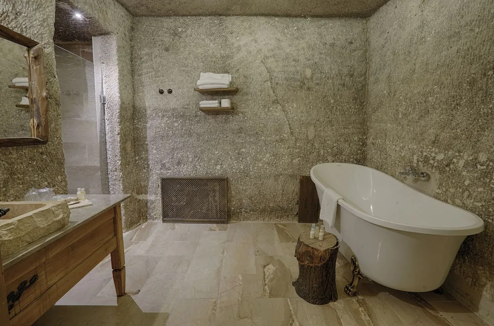 King Cave Suite Room