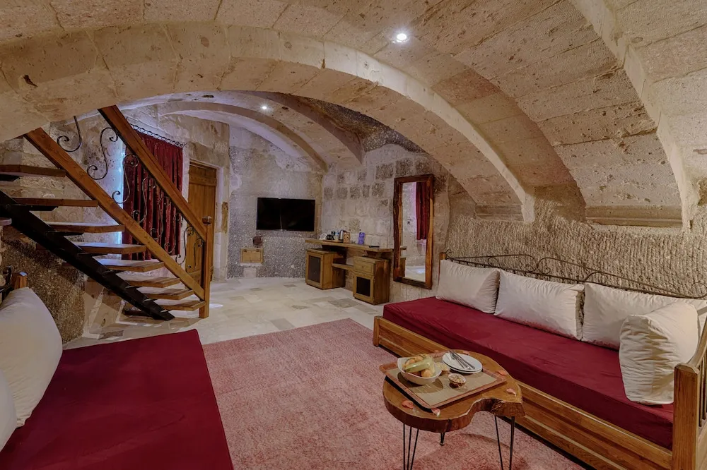 King Cave Suite Room