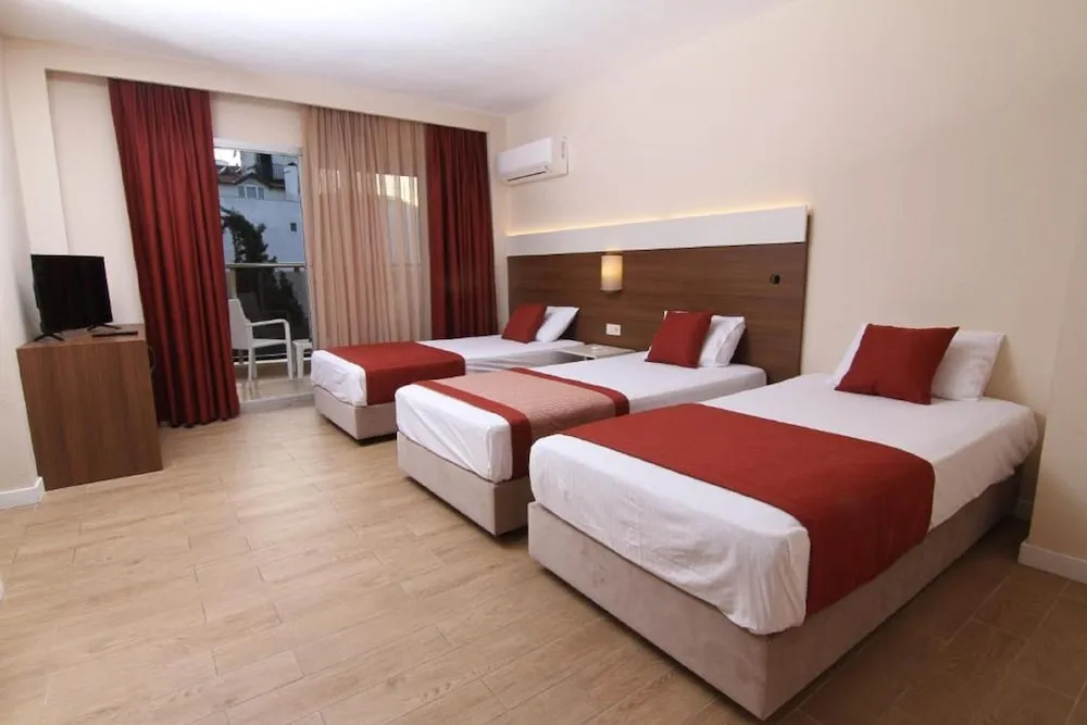 Üç Kişilik Oda, Şehir Manzaralı
