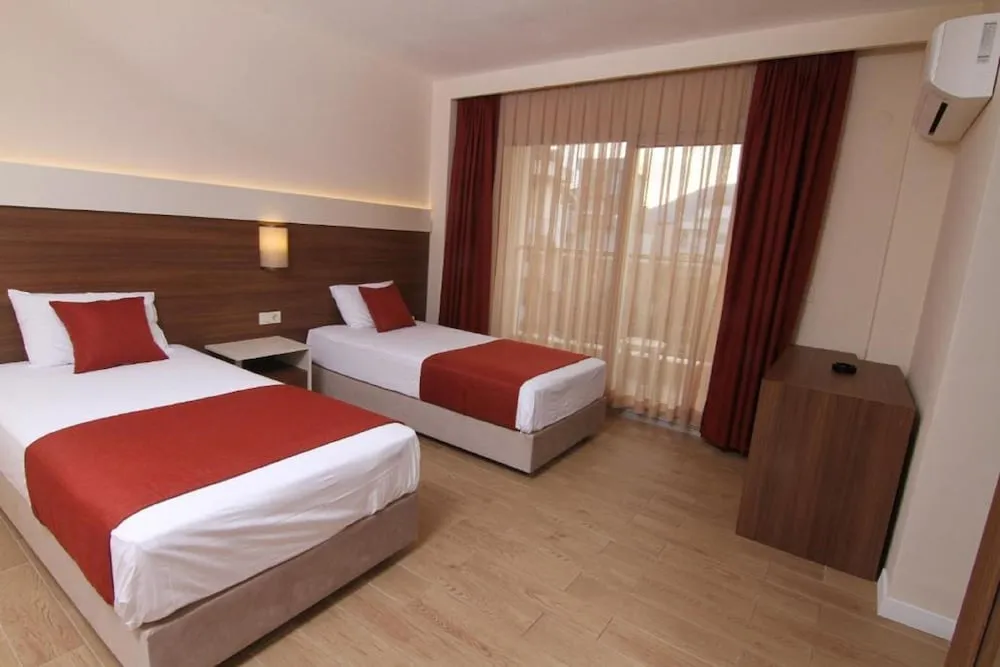 Üç Kişilik Oda, Şehir Manzaralı