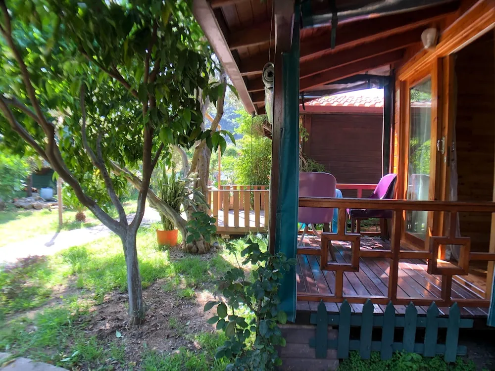Bungalov, Birden Çok Yatak, Balkon, Bahçe Manzaralı