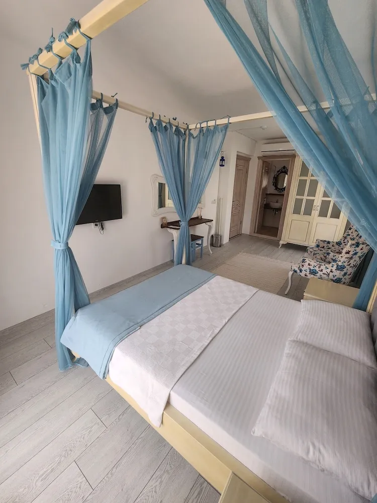 Deluxe Triple room with balcony