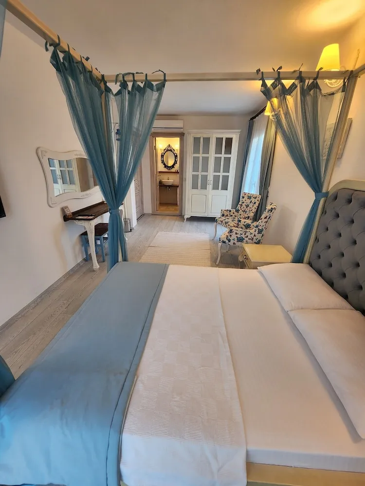 Deluxe Triple room with balcony