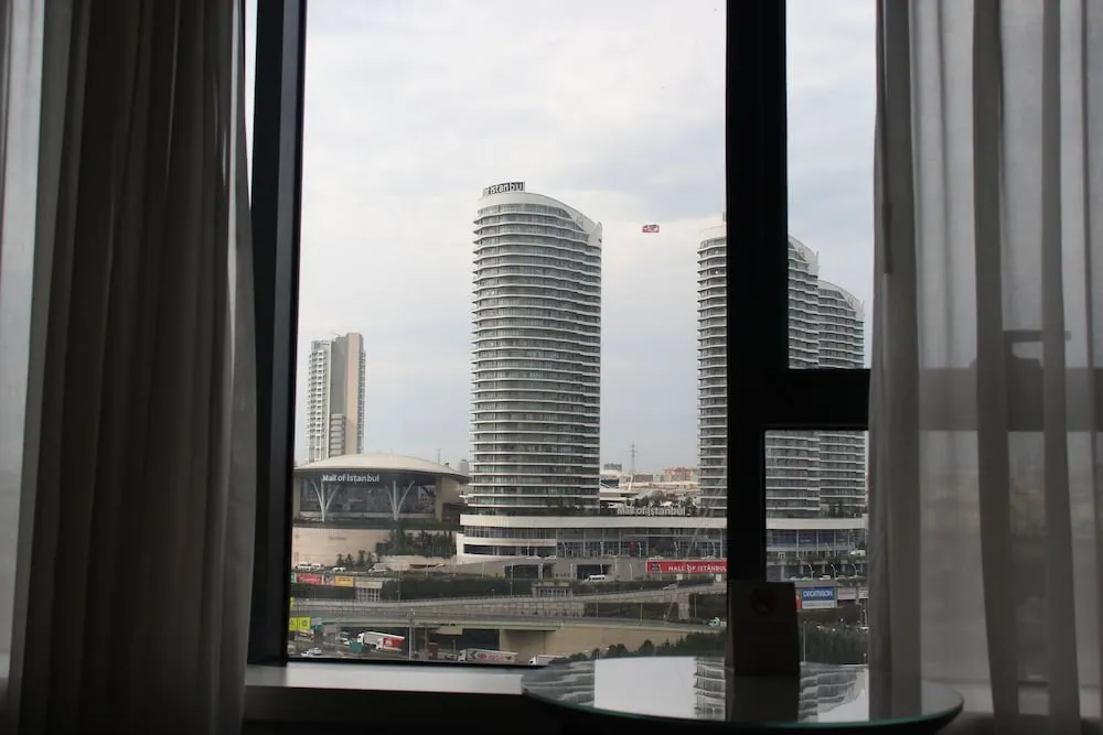 Centro Corner Suite