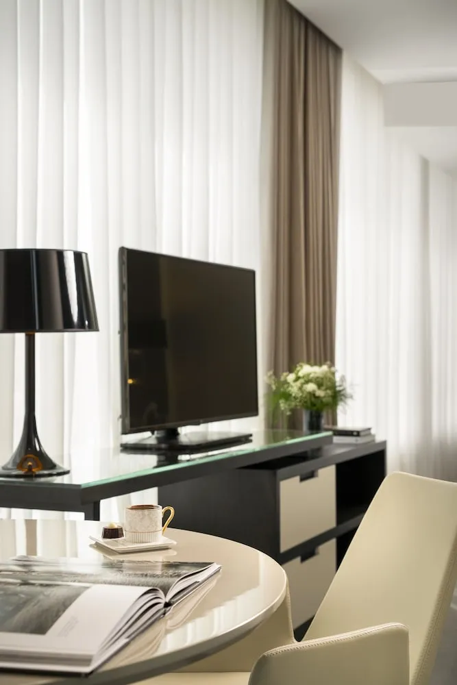 Spacious Centro Corner Suite