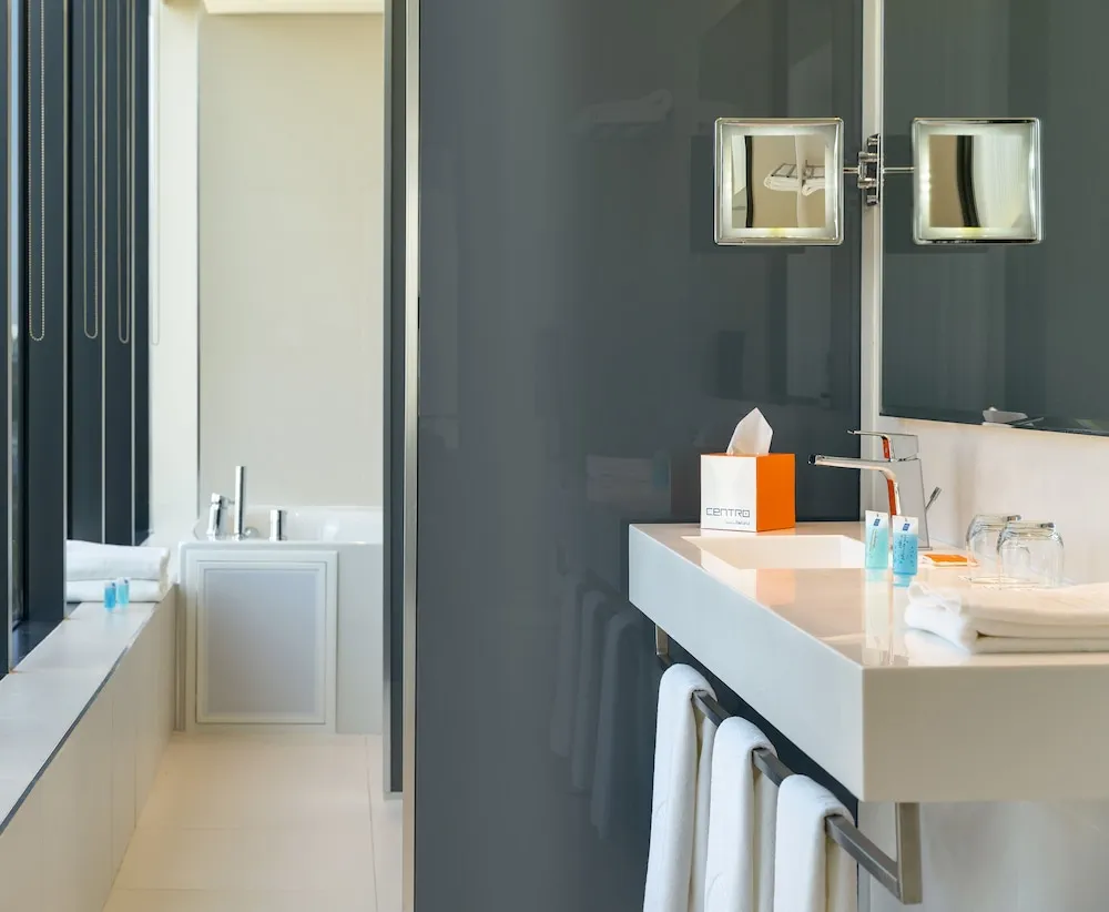 Spacious Centro Corner Suite